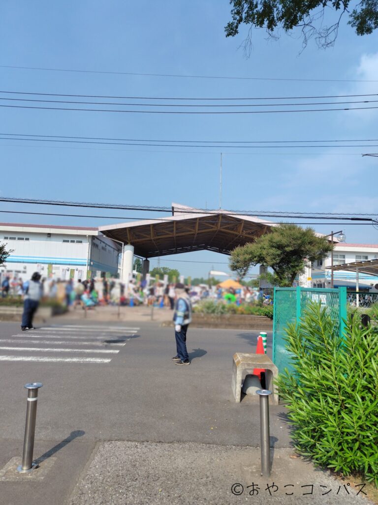 しらこばと夏季プール_８時半時点の入口